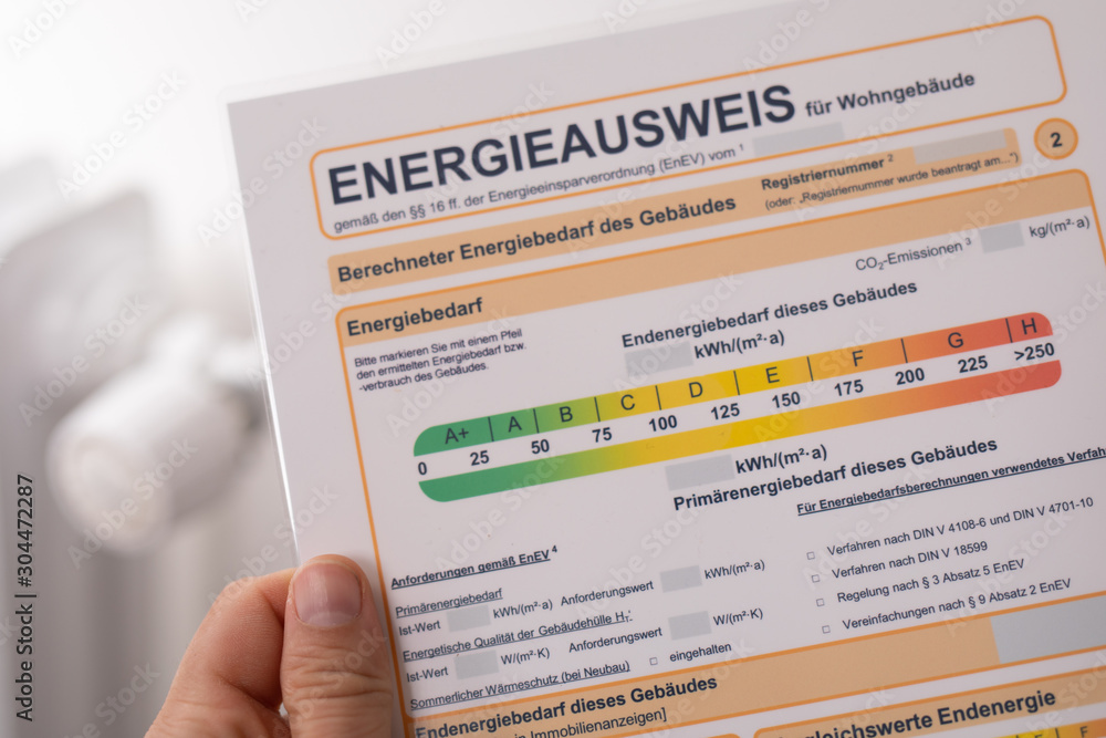Verkaufen ohne Energieausweis? Lieber nicht! Erfahren Sie, wann er Pflicht ist, welcher Typ der richtige ist und was er kostet – verständlich erklärt für Eigentümer.